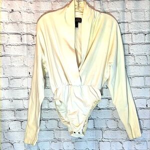 ⭐️ Tarazzia white bodysuit gathered waist open/low neckline long sleeve L